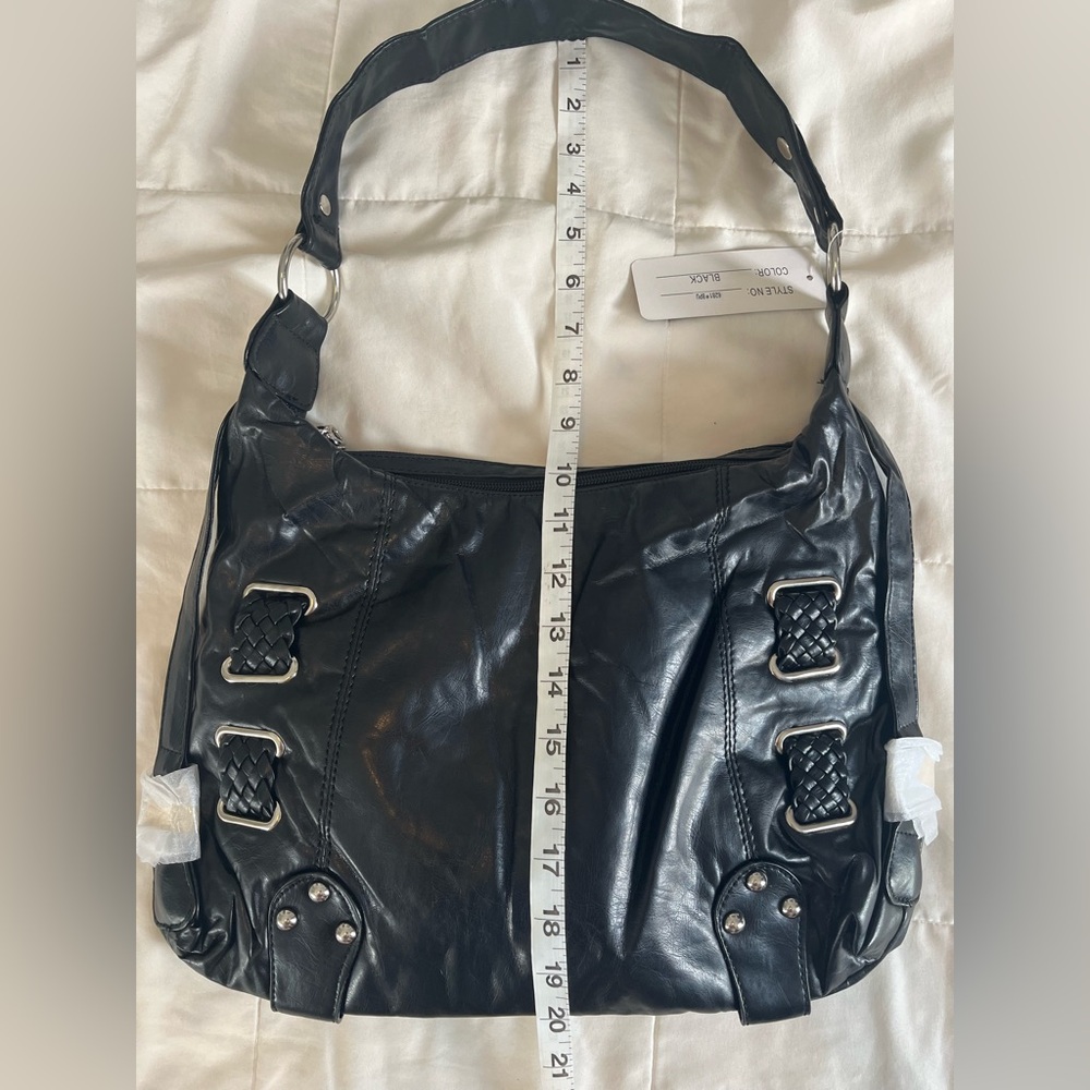 Candie's Stylish Black Shoulder Bag - Picture 2 of 12